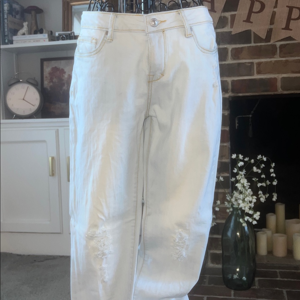 Boston Proper Light Wash Distressed Boyfriend Jeans Sz 8 - Picture 2 of 6